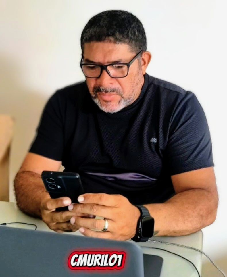 Foto do Claudio Murilo trabalhando